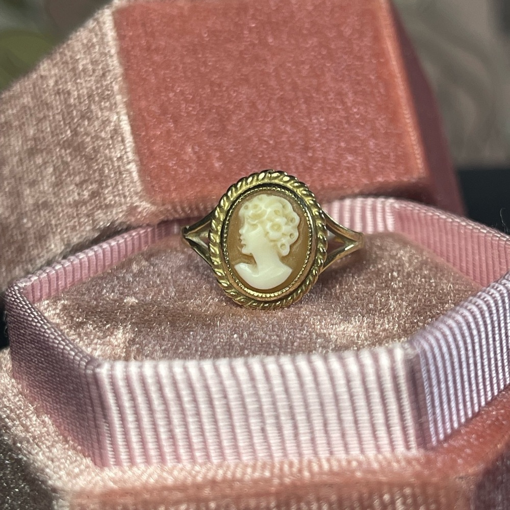 Cameo Pink and Gold Ring